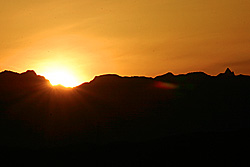 北アルプスに沈む夕陽